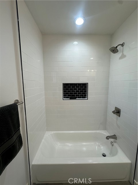 Detail Gallery Image 15 of 21 For 5344 Adenmoor, Lakewood,  CA 90713 - 3 Beds | 2 Baths