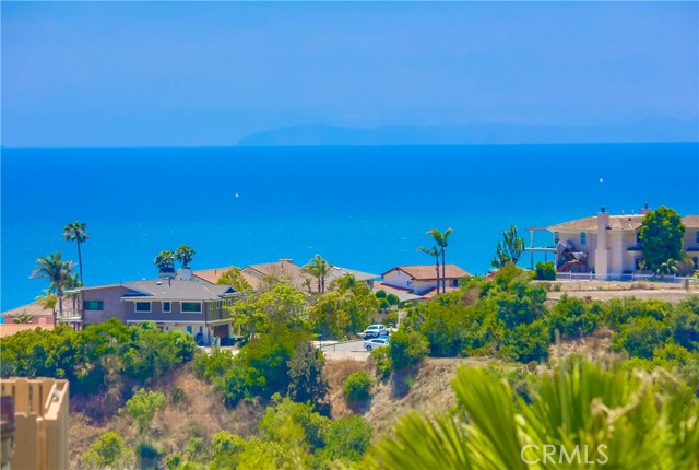 605 E Avenida San Juan, San Clemente CA: https://media.crmls.org/medias/c3b800da-04db-433d-97ae-a7e1f382a392.jpg