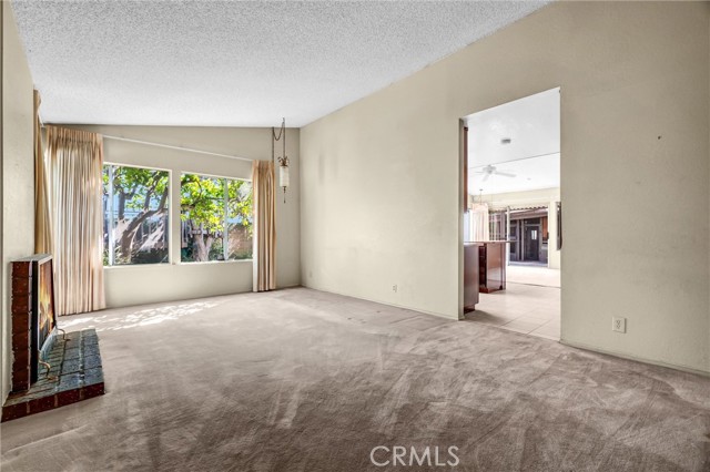 Image 2 of 32 For 19435 Almadin