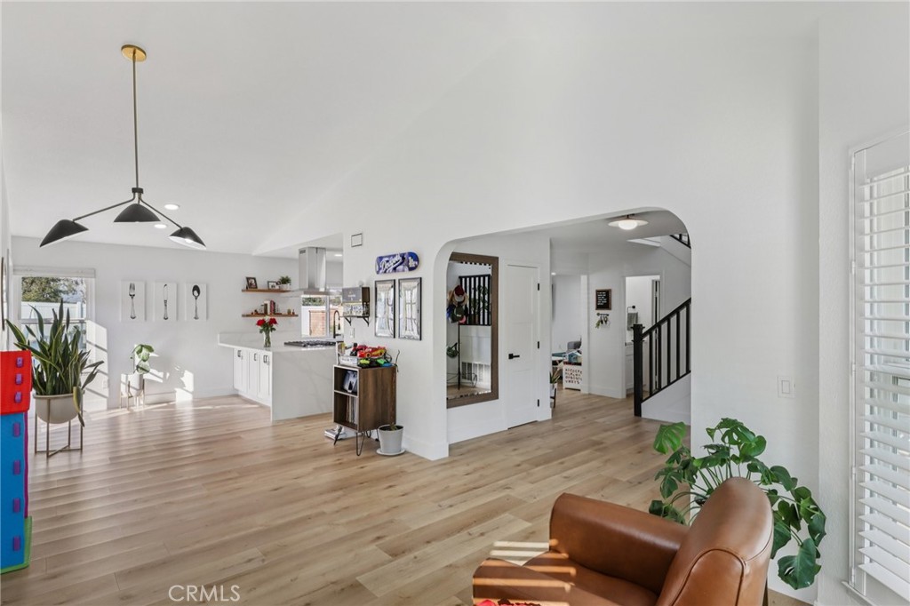 https://media.crmls.org/medias/c3b854f6-ee1d-4f75-b03b-e1c35b080a87.jpg?preset=X-Large