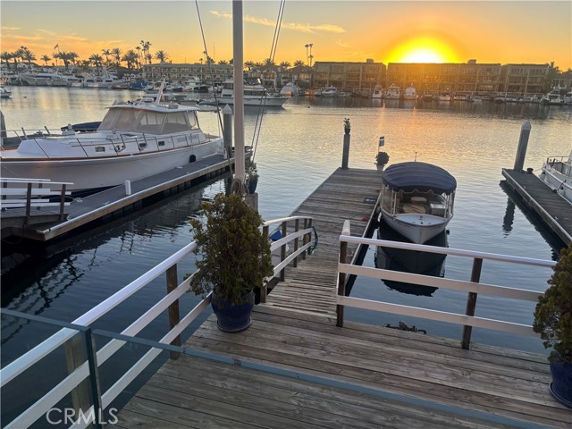 Detail Gallery Image 8 of 9 For 205 via Lido Soud, Newport Beach,  CA 92663 - 5 Beds | 4 Baths