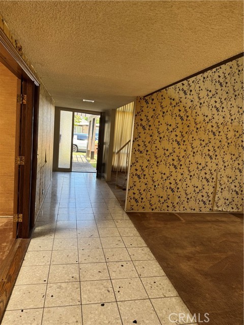 19412 Sierra Chula Road, Irvine CA: https://media.crmls.org/medias/c3b9682d-ee14-42d5-b4f0-3b12adb219f7.jpg