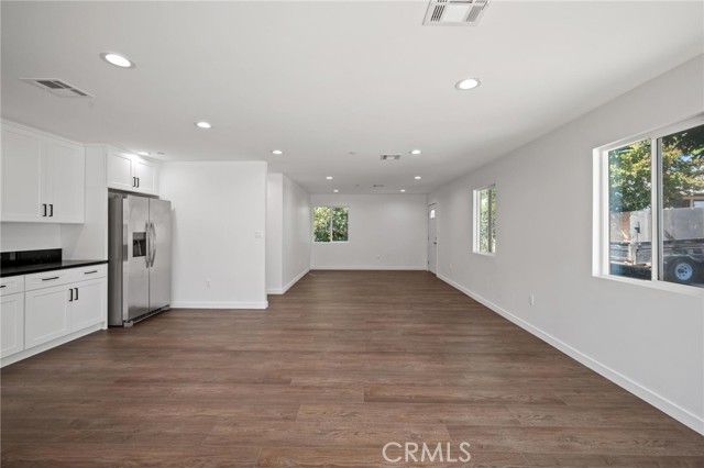 Detail Gallery Image 5 of 17 For 7443 Balcom Ave, Reseda,  CA 91335 - 3 Beds | 2 Baths