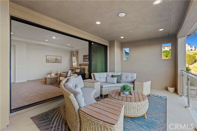 Detail Gallery Image 19 of 53 For 20526 W Deer Grass Ct, Porter Ranch,  CA 91326 - 5 Beds | 5/1 Baths