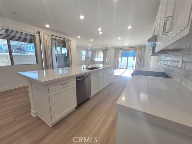 Detail Gallery Image 9 of 47 For 103 Takamasa Way, Oceanside,  CA 92057 - 3 Beds | 2/1 Baths