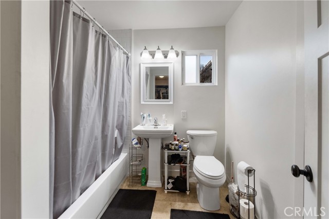 18557 Napa Street, Northridge CA: https://media.crmls.org/medias/c3baa2e3-866a-442d-8f02-7f51c422b977.jpg