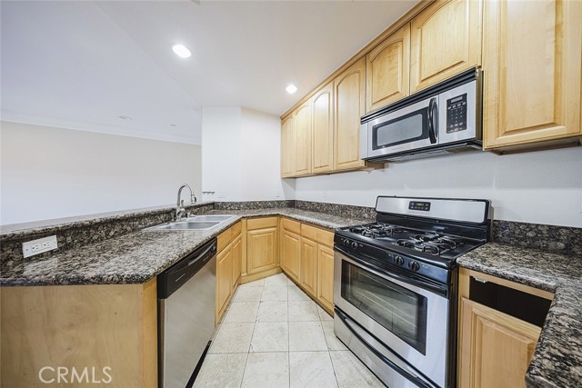 Detail Gallery Image 17 of 33 For 1515 Grismer Ave #302,  Burbank,  CA 91504 - 2 Beds | 2 Baths