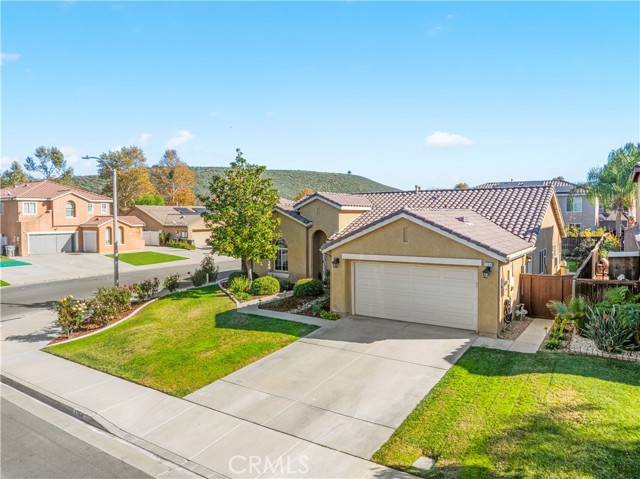 Detail Gallery Image 6 of 49 For 32816 Autumn Wood Cir, Lake Elsinore,  CA 92530 - 3 Beds | 2 Baths