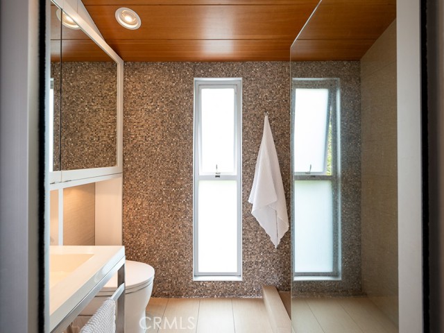 137 15th Street, Manhattan Beach, California 90266, 2 Bedrooms Bedrooms, ,2 BathroomsBathrooms,Residential,Sold,15th,SB22082552