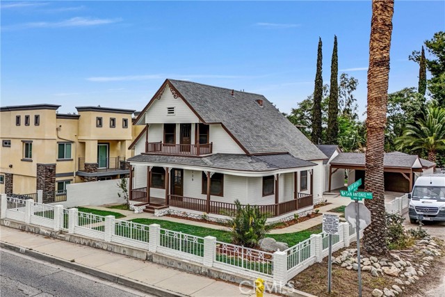239 N San Antonio Avenue, Upland CA: https://media.crmls.org/medias/c3bb32b3-5ae0-491a-a3ff-46c90f6a118c.jpg