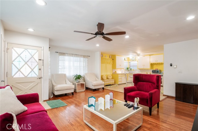 Detail Gallery Image 4 of 23 For 352 E 49th, Long Beach,  CA 90805 - 3 Beds | 2 Baths