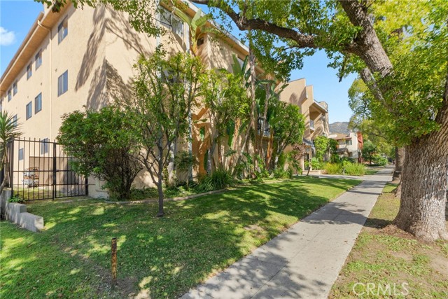 Detail Gallery Image 2 of 21 For 1135 Allen, Glendale,  CA 91201 - 2 Beds | 2 Baths