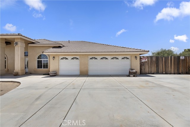 8328 Chateau Road, Phelan CA: https://media.crmls.org/medias/c3bc6d7d-0a1a-426c-a82c-cc2409c570e8.jpg
