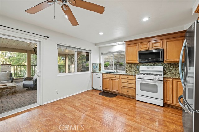 21742 Grovepark Drive, Saugus CA: https://media.crmls.org/medias/c3bcf4ba-295e-4a38-b8d2-f92b35dd179c.jpg