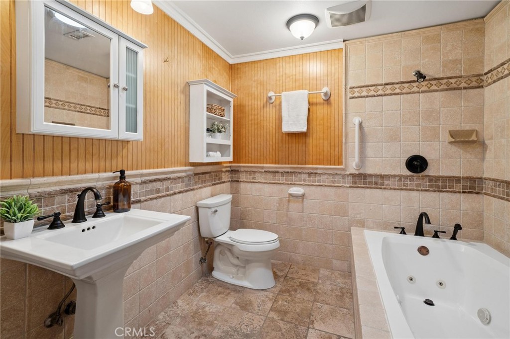 https://media.crmls.org/medias/c3bda946-3c2d-469f-abdc-f51670236d4c.jpg?preset=X-Large