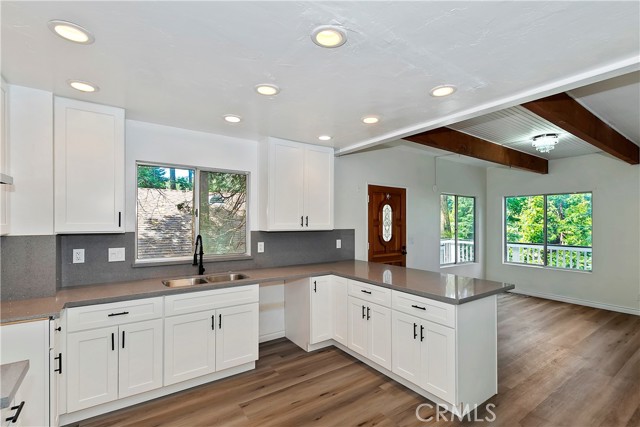 Detail Gallery Image 14 of 41 For 835 Lake Dr, Lake Arrowhead,  CA 92352 - 3 Beds | 2 Baths