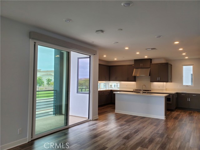 Detail Gallery Image 6 of 31 For 430 Transport, Tustin,  CA 92782 - 4 Beds | 3/1 Baths