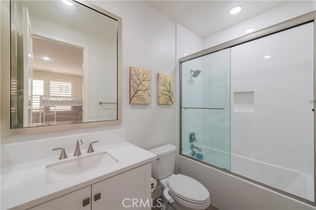 53 Lunar, Irvine CA: https://media.crmls.org/medias/c3be9c03-170a-4cce-ad84-64feda4c4325.jpg