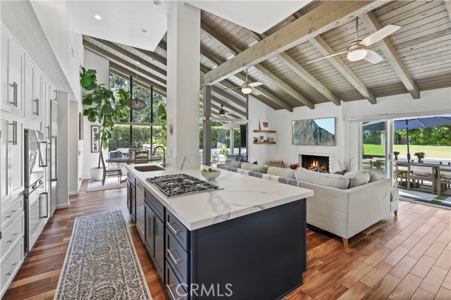 Detail Gallery Image 12 of 32 For 455 Vista Grande, Newport Beach,  CA 92660 - 3 Beds | 2 Baths
