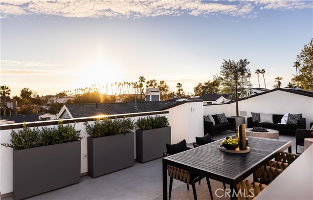 412 Heliotrope Avenue, Corona del Mar CA: https://media.crmls.org/medias/c3bf0062-d04e-45c7-b038-ee3a7765501f.jpg