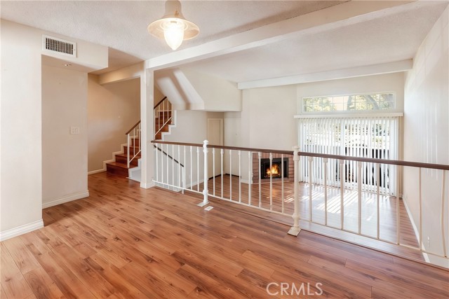 Detail Gallery Image 4 of 20 For 19431 Sherman Way #15,  Reseda,  CA 91335 - 2 Beds | 2/1 Baths