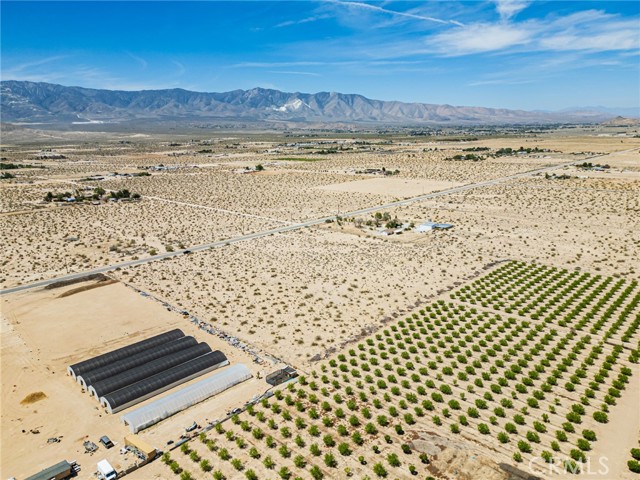 34700 Rabbit Springs Road, Lucerne Valley CA: https://media.crmls.org/medias/c3c06049-c93e-4918-b263-f7fa8e63c579.jpg