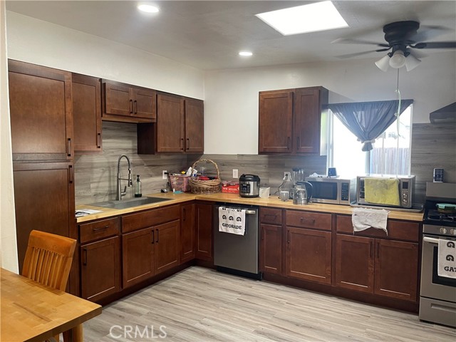 Detail Gallery Image 7 of 16 For 1724 E 10th St, Long Beach,  CA 90813 - 2 Beds | 1 Baths