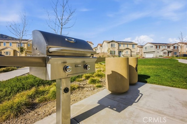 Detail Gallery Image 7 of 45 For 16281 Castello #1,  Fontana,  CA 92336 - 3 Beds | 2/1 Baths