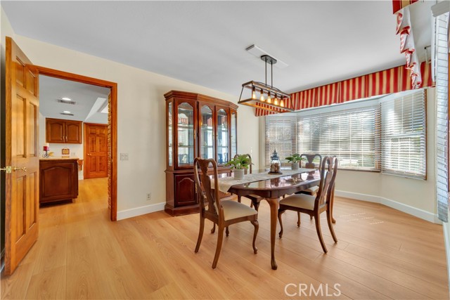 Detail Gallery Image 14 of 59 For 15883 Condor Ridge, Canyon Country,  CA 91387 - 5 Beds | 3/1 Baths