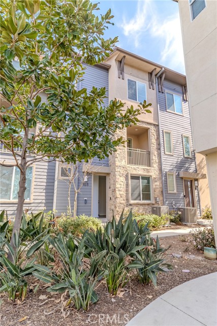 Detail Gallery Image 2 of 24 For 646 Savi #103,  Corona,  CA 92878 - 3 Beds | 2/2 Baths