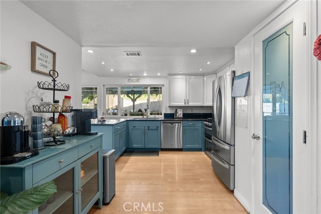 Detail Gallery Image 10 of 33 For 27466 Annette Jo, Saugus,  CA 91350 - 3 Beds | 3 Baths