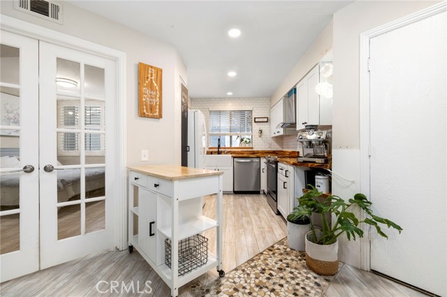 Detail Gallery Image 4 of 48 For 25339 Pine Creek Ln, Wilmington,  CA 90744 - 2 Beds | 1 Baths
