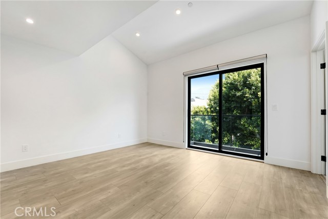 4036 Rosemont Avenue, Montrose CA: https://media.crmls.org/medias/c3c3f563-eaea-4d34-8204-021816694964.jpg