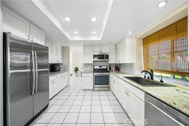 Detail Gallery Image 7 of 31 For 39785 Knollridge Dr, Temecula,  CA 92591 - 4 Beds | 2/1 Baths