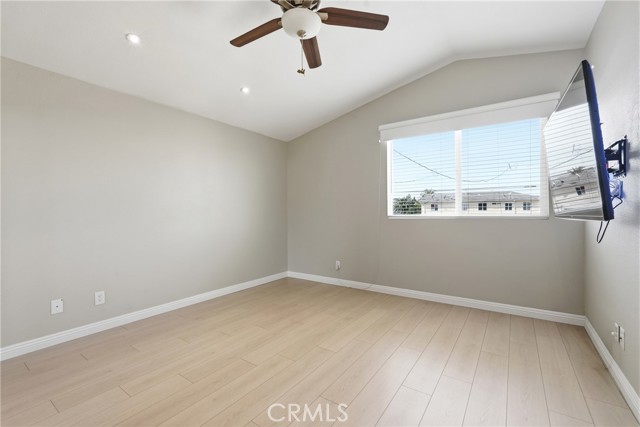 Detail Gallery Image 14 of 28 For 10105 S Main St, Los Angeles,  CA 90003 - 3 Beds | 2/1 Baths