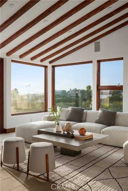 2516 Temple Hills Drive, Laguna Beach CA: https://media.crmls.org/medias/c3c4f1fb-70ab-4950-b39e-e487f2c4f6f0.jpg