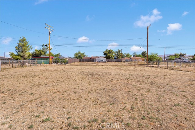 21822 Dotame Ave, Apple Valley CA: https://media.crmls.org/medias/c3c55a8b-8484-4a5f-aca2-d42d45eace96.jpg