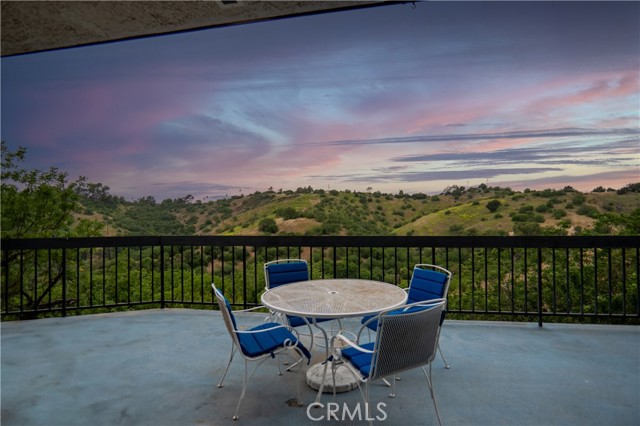 4239 Via Arbolada, Los Angeles CA: https://media.crmls.org/medias/c3c55b8b-83f9-4ca9-882d-08f247187bef.jpg