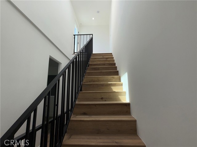 5044 Laurel Canyon Boulevard, Valley Village CA: https://media.crmls.org/medias/c3c57991-5df8-4c2a-b43f-18c1ac48451f.jpg