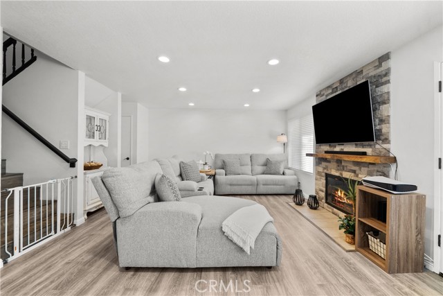 Detail Gallery Image 6 of 40 For 22637 Copper Hill #90,  Saugus,  CA 91350 - 2 Beds | 2/1 Baths