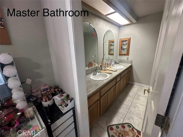 16271 Nisqualli, Victorville CA: https://media.crmls.org/medias/c3c606d1-a647-4a74-a05b-59a89ed1eab1.jpg