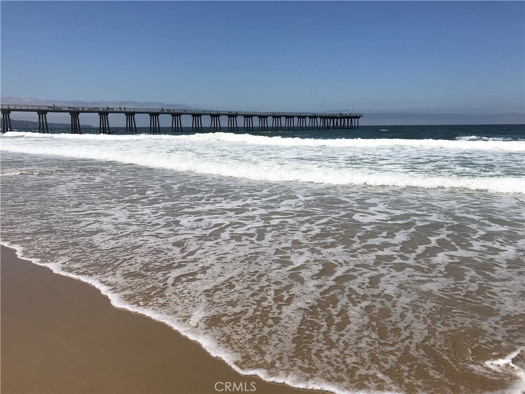 https://media.crmls.org/medias/c3c70792-1ea2-4ec7-8bb5-d945ab477213.jpg?preset=X-Large