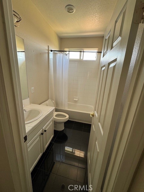 Detail Gallery Image 34 of 53 For 16034 Skyridge Dr, Riverside,  CA 92509 - 4 Beds | 4 Baths