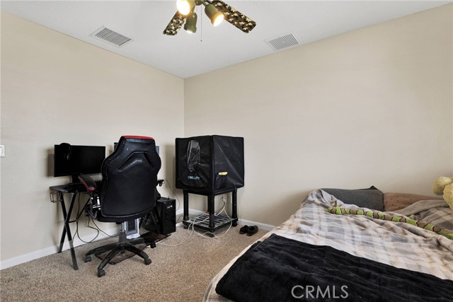 25733 Roundup Way, Apple Valley CA: https://media.crmls.org/medias/c3c76ca9-5fac-430f-8aa0-d5b9c5c5b87b.jpg