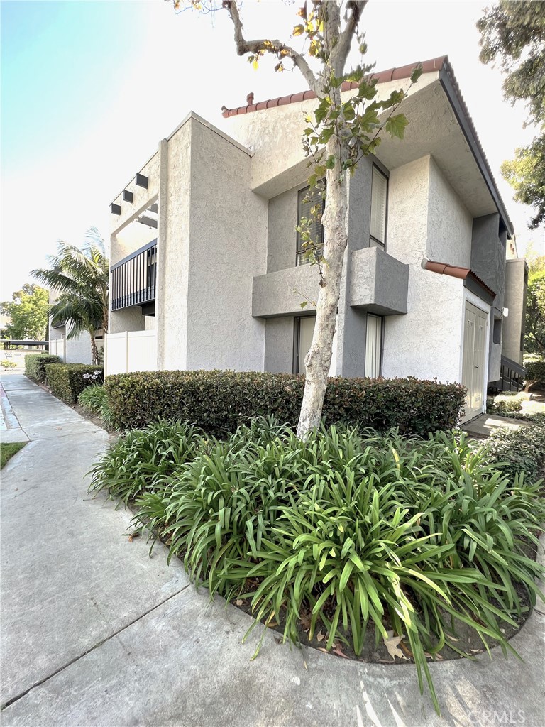 MLS #OC25034439 img 4