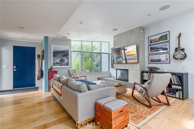 Detail Gallery Image 4 of 68 For 1933 Whittier Ave, Costa Mesa,  CA 92627 - 4 Beds | 2 Baths