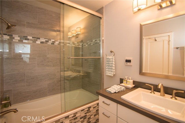 Detail Gallery Image 15 of 15 For 214 via Anita, Redondo Beach,  CA 90277 - 4 Beds | 3/1 Baths