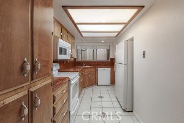 965 Morro Avenue, Morro Bay CA: https://media.crmls.org/medias/c3c8d5e1-4b64-478d-86eb-1054a85048ad.jpg