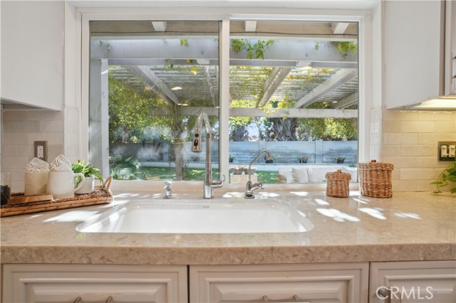 13811 Palace Way, Tustin CA: https://media.crmls.org/medias/c3c9017c-9914-4616-b720-e569e1a61b9f.jpg