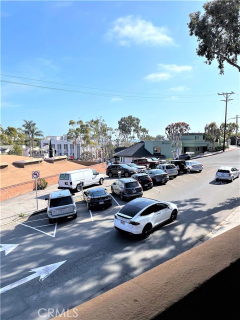 100 Cliff Drive, Laguna Beach CA: https://media.crmls.org/medias/c3c992bf-b398-4e82-8000-c07d65c439d6.jpg